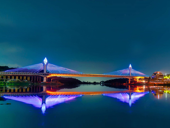 轟動(dòng)印度，當(dāng)?shù)厥鬃鶚蛄篖ED燈光秀—Durgam Cheravu Bridge